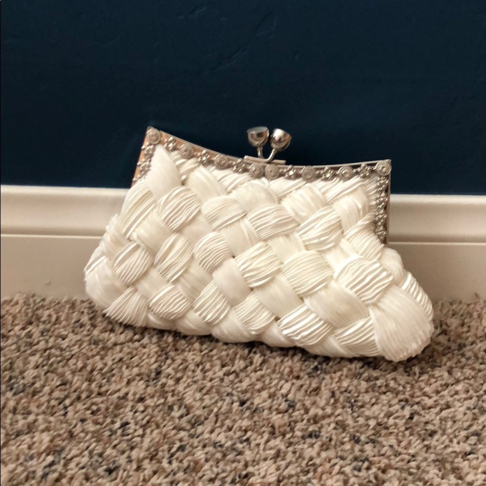 Ivory clutch